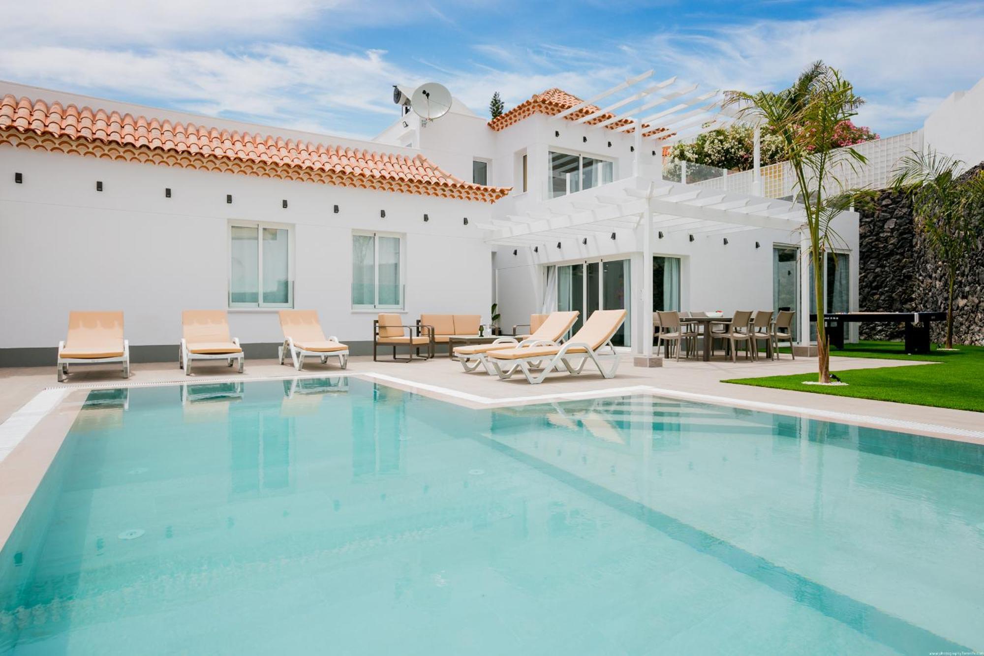 Elite: Your Private Haven Of Prestige * Costa Adeje (Tenerife)
