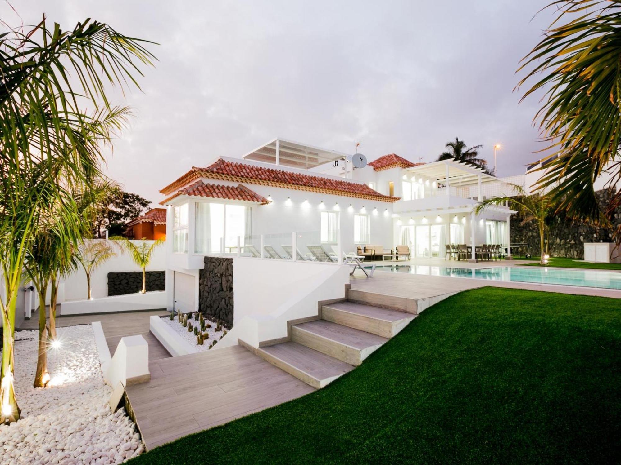 Elite: Your Private Haven Of Prestige Holiday home