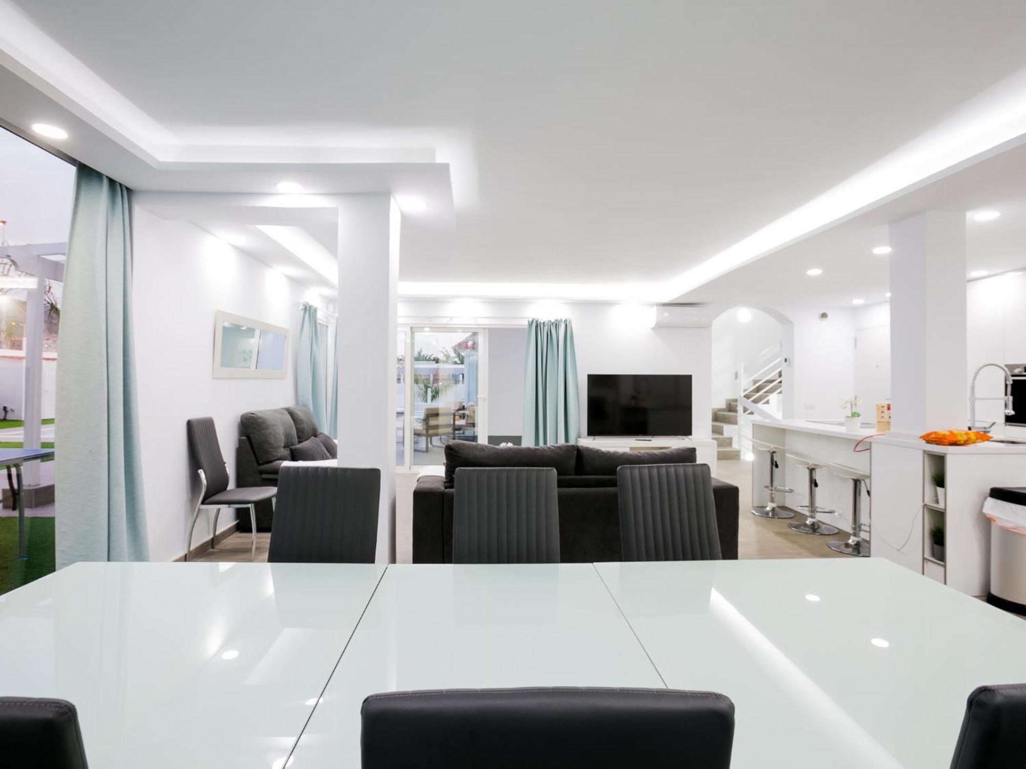 Elite: Your Private Haven Of Prestige Holiday home *