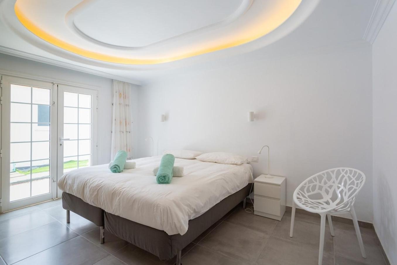 Alamos Park-stunning In Huge Private Grounds Villa