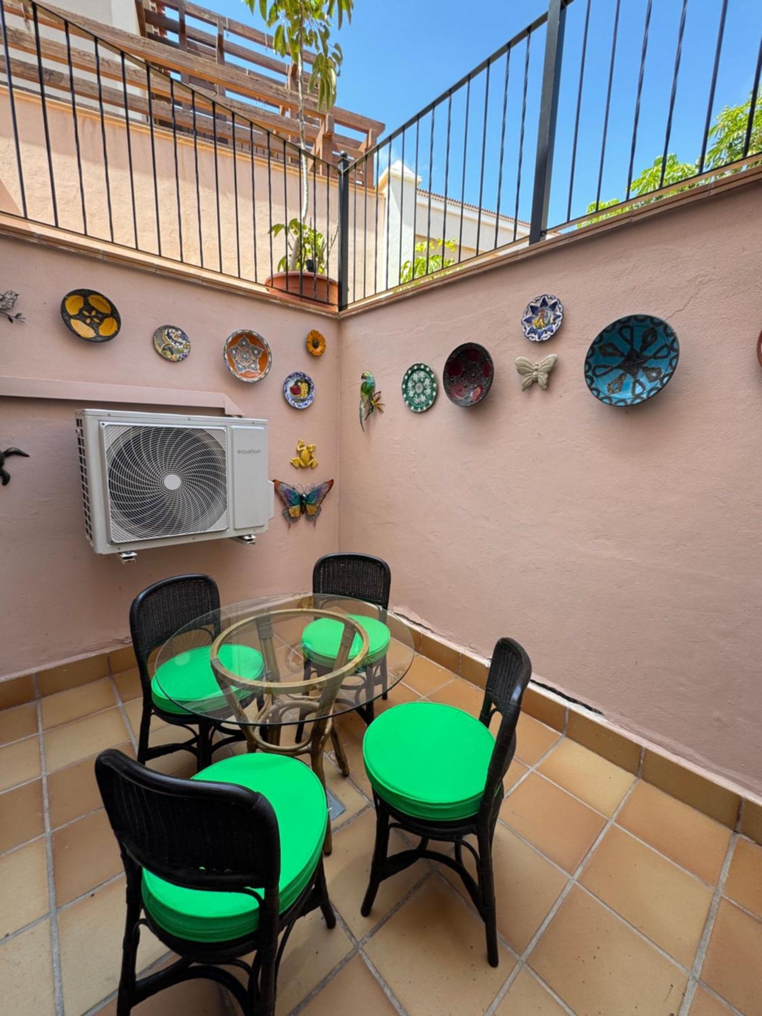 Villa Self Catering Luxury In The Beautiful Area Of Puerto Santiago Tenerife With 5 Bedrooms 2 Sofabeds For Up To 10 Guests Private Swimming Pool And Many Other Activities To Entertain The Family Secure Parking For 2 Cars And Disabled Access Througho Puerto de Santiago (Tenerife)