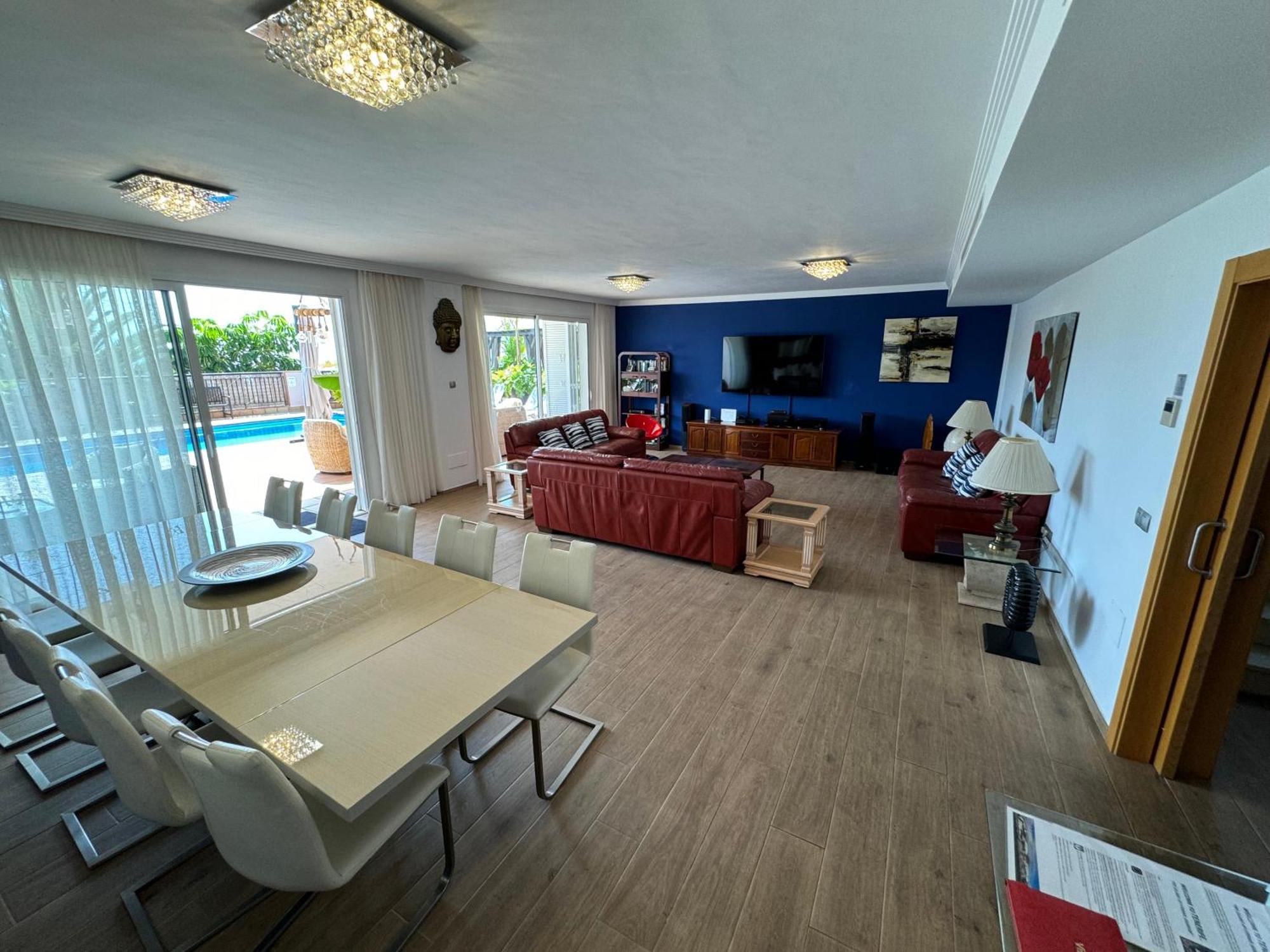 Self Catering Luxury In The Beautiful Area Of Puerto Santiago Tenerife With 5 Bedrooms 2 Sofabeds For Up To 10 Guests Private Swimming Pool And Many Other Activities To Entertain The Family Secure Parking For 2 Cars And Disabled Access Througho * Puerto de Santiago (Tenerife)