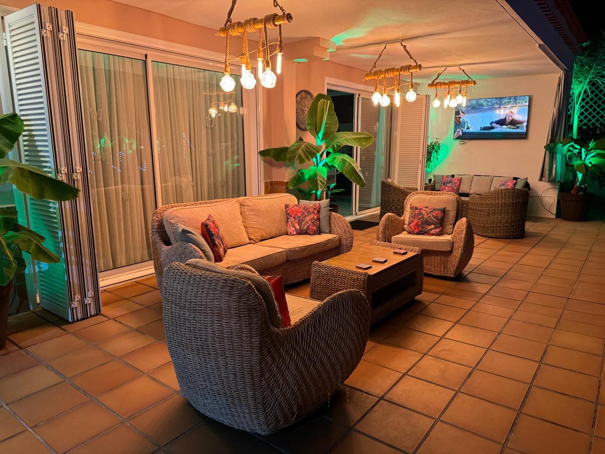 Blossom In The Beautiful Area Of Puerto Santiago Tenerife With 5 Bedrooms For Up To 10 Guests Private Swimming Pool And Many Other Activities To Entertain The Family Secure Parking For 2 Cars And Disabled Access Throughout Villa Puerto de Santiago (Tenerife)