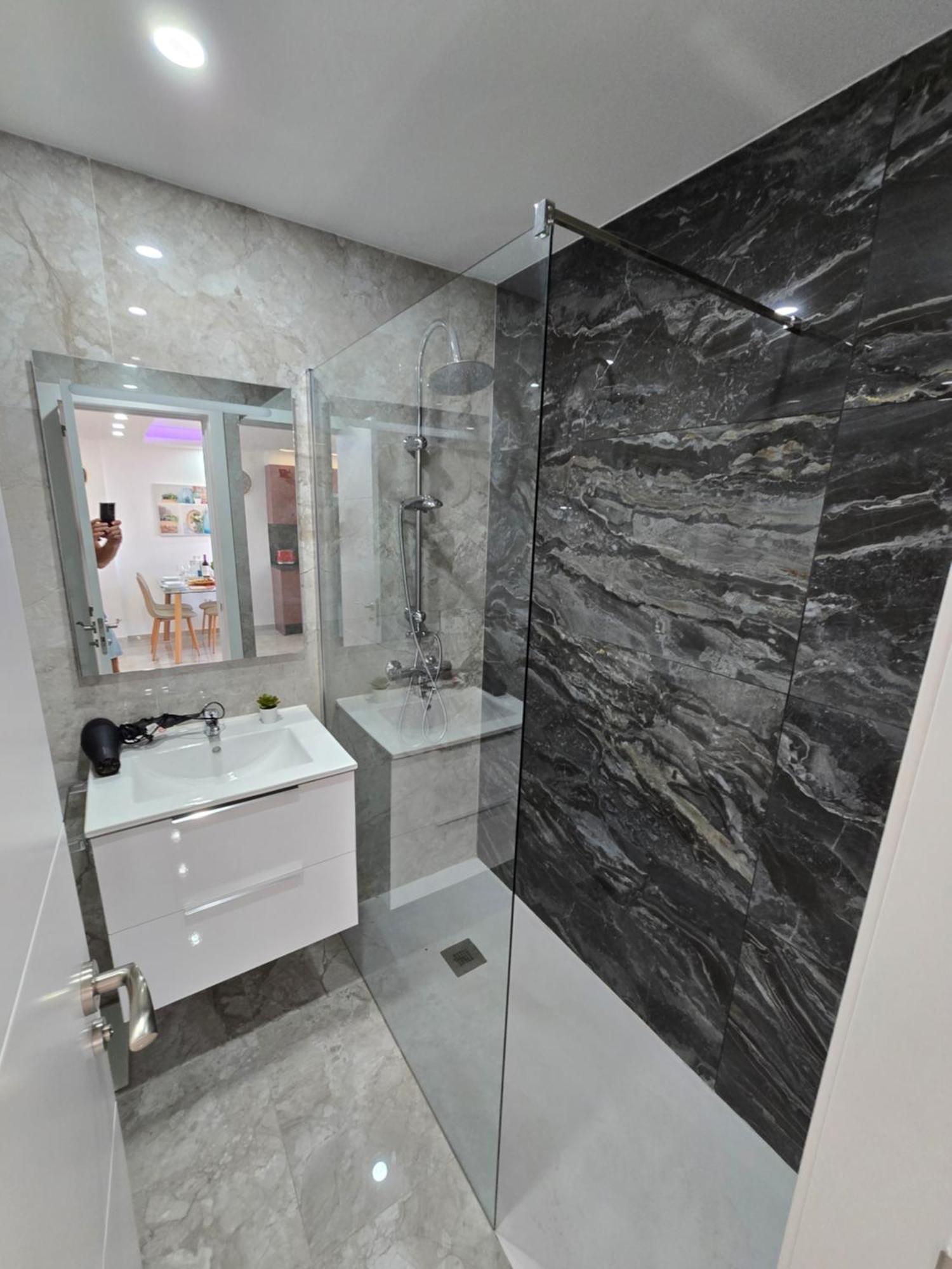 Exclusive Eden, Marble Floor, Luxury Bathroom, Heated Pool, Close To Centre, Sea View, Balcony Apartamento *
