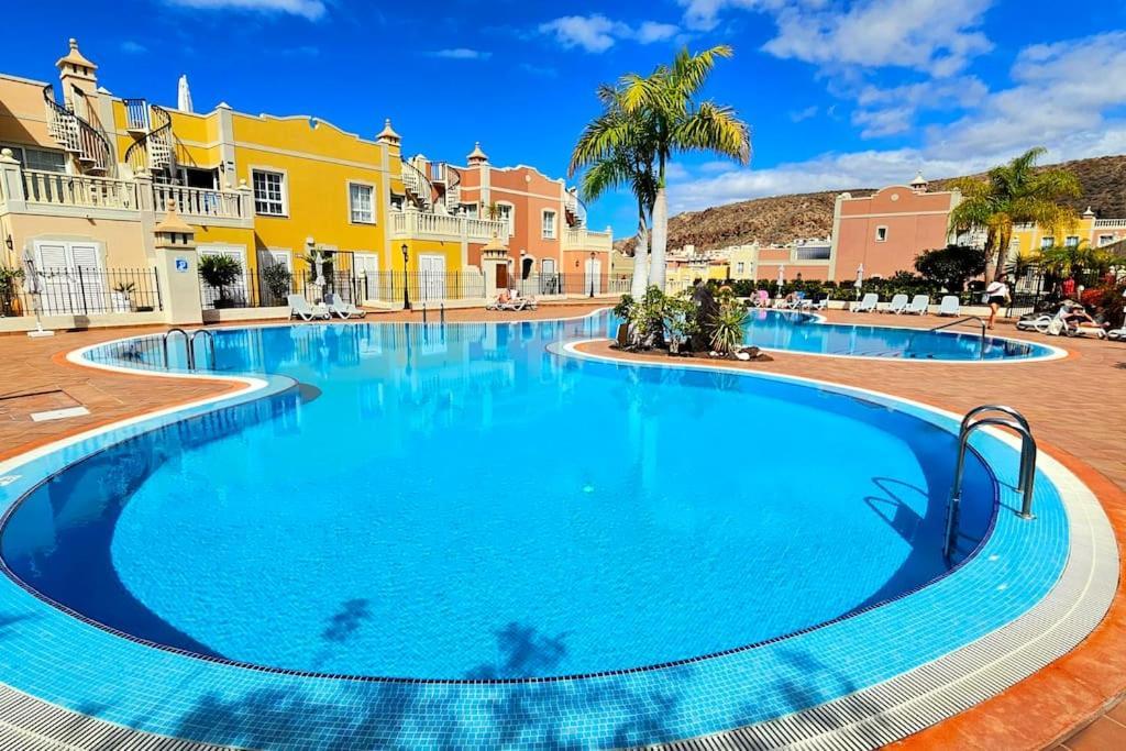 Sea View Duplex Private Jacuzzi, Garden, Terras And Shared Pool Apartment