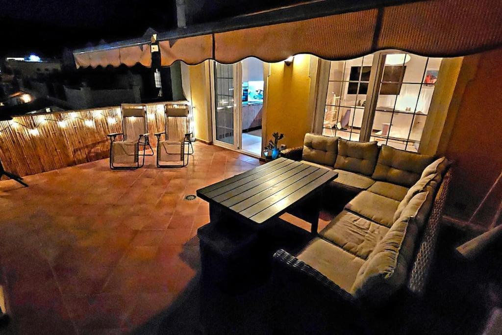 Sea View Duplex Private Jacuzzi, Garden, Terras And Shared Pool * Palm-mar