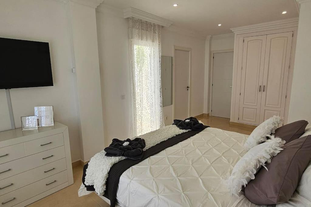 Luxury With Private Pool And Cinema By Vapago Tenerife Villa Los Cristianos (Tenerife)