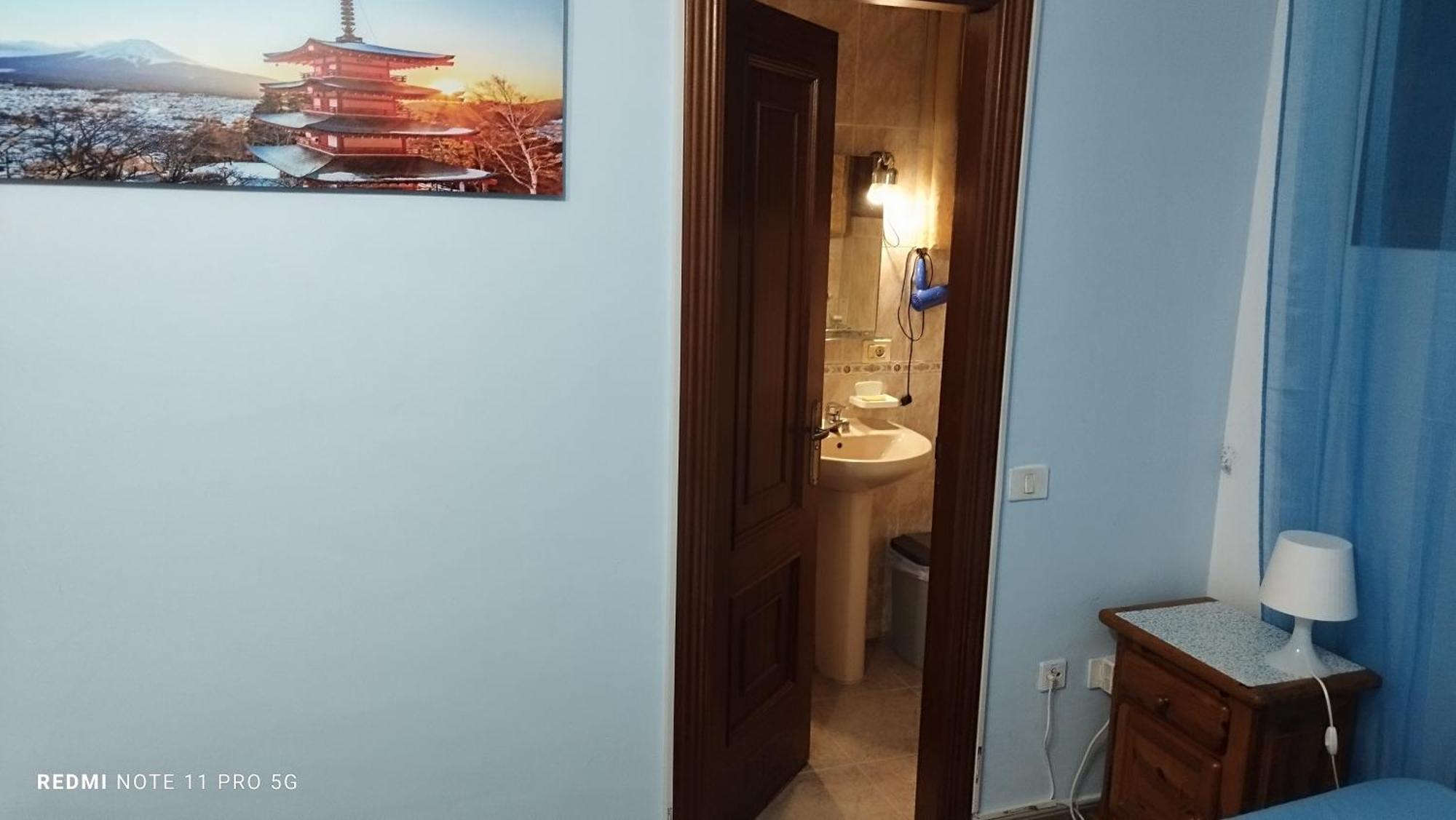 Cristianos Centro, With A Private Bathroom In Shared