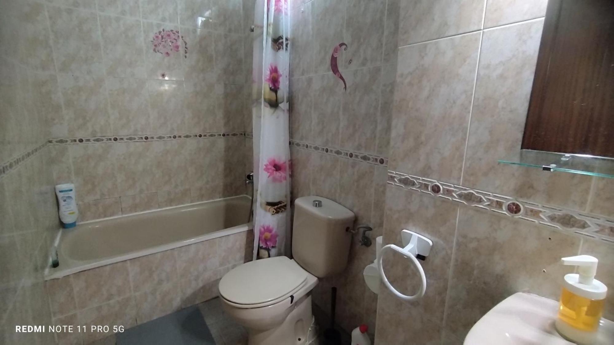 Homestay Cristianos Centro, With A Private Bathroom In Shared *