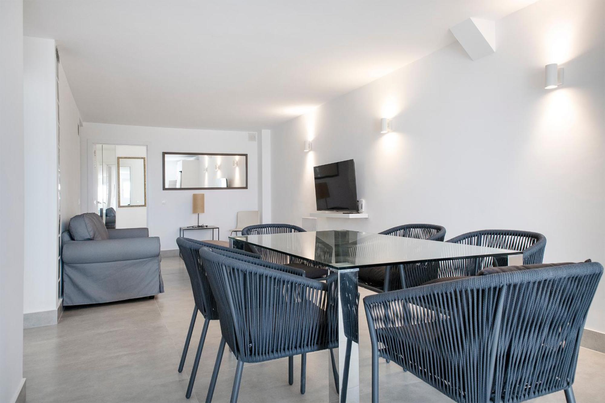 The Club - - Dining - Events Apartment *
