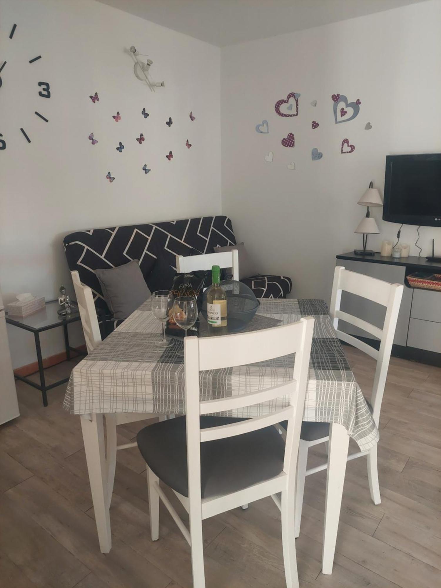 Lovely With Pool Appartement