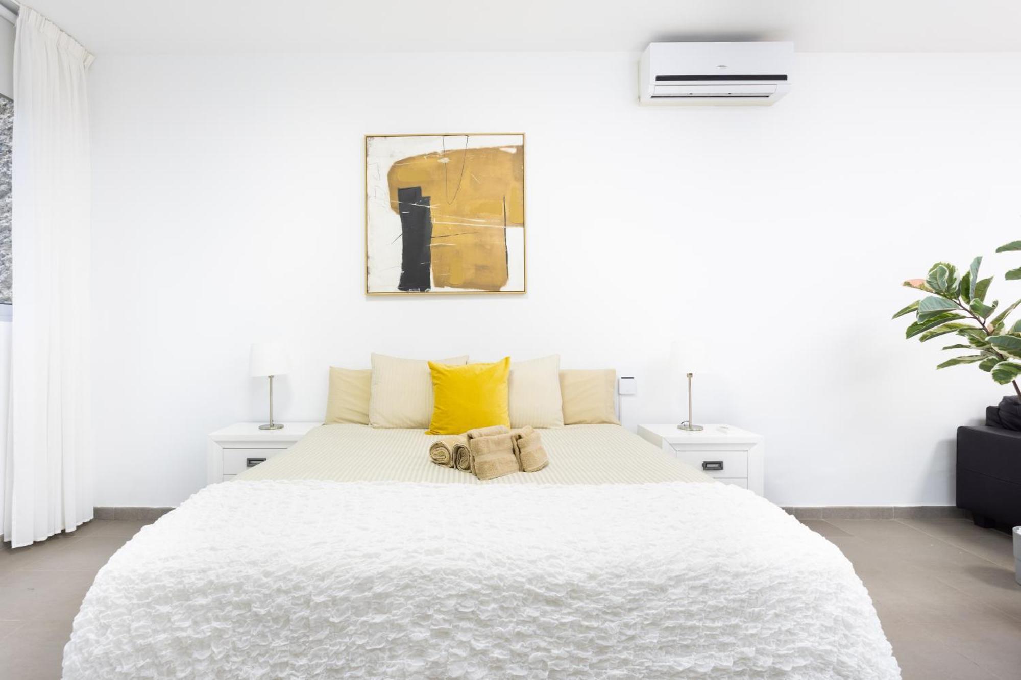 Luxury Bkm In Playa Del Duque