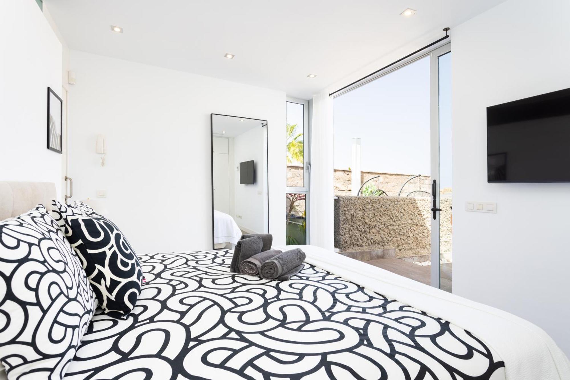 Luxury Bkm In Playa Del Duque