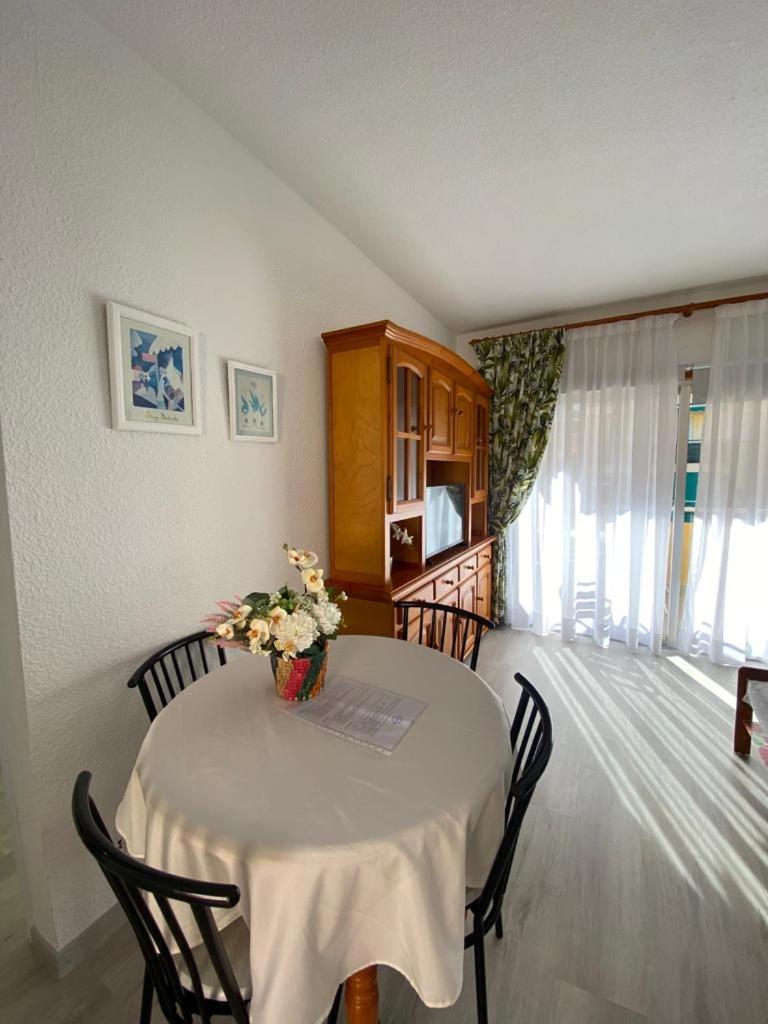 Angeles. Cristianos. Free Wifi * Los Cristianos (Tenerife)