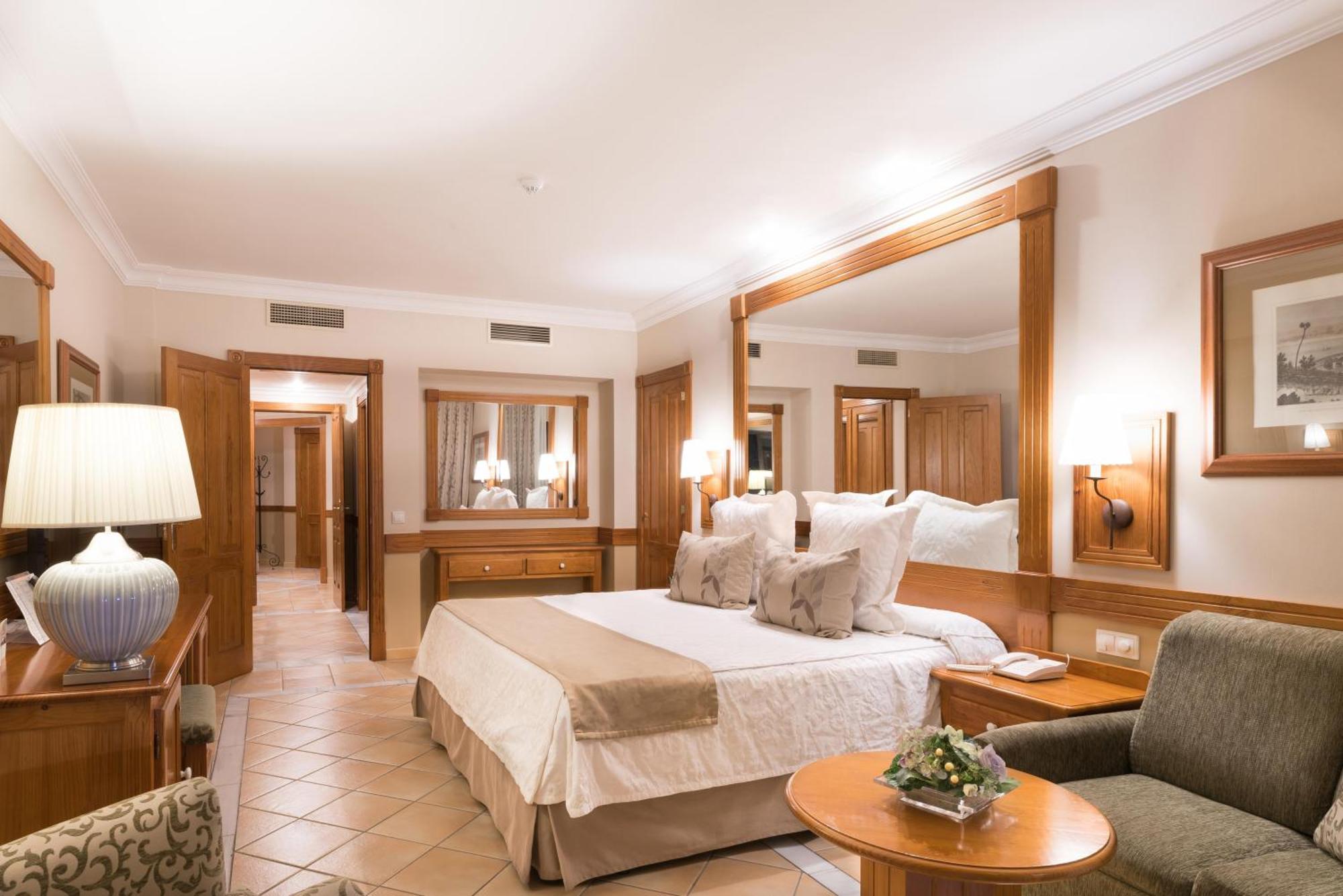 Hotel Gf Gran Costa Adeje***** 5*
