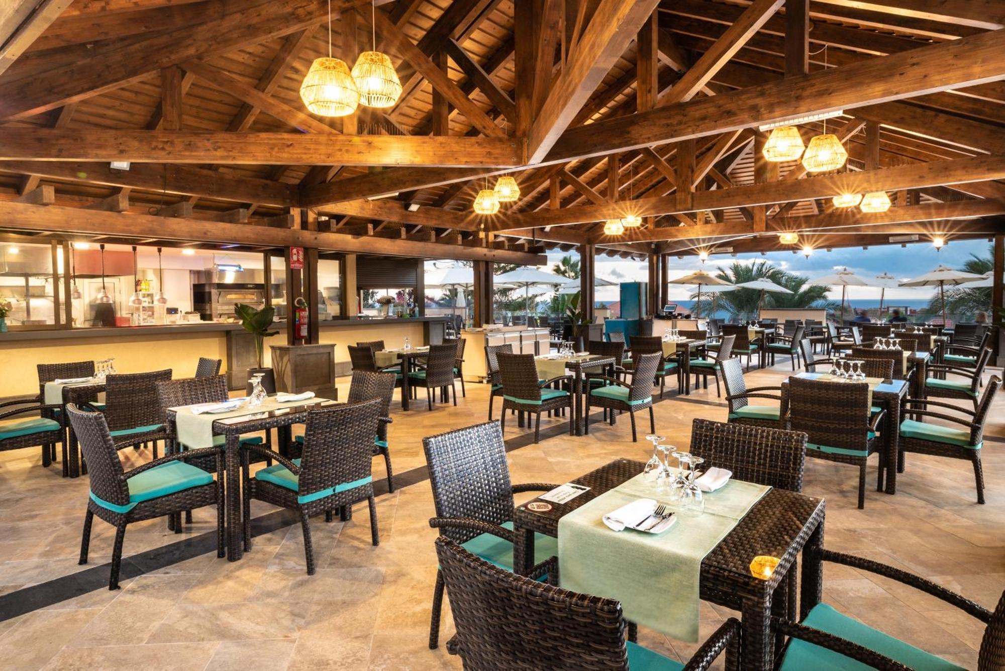 Hotel Gf Gran Costa Adeje***** 5*