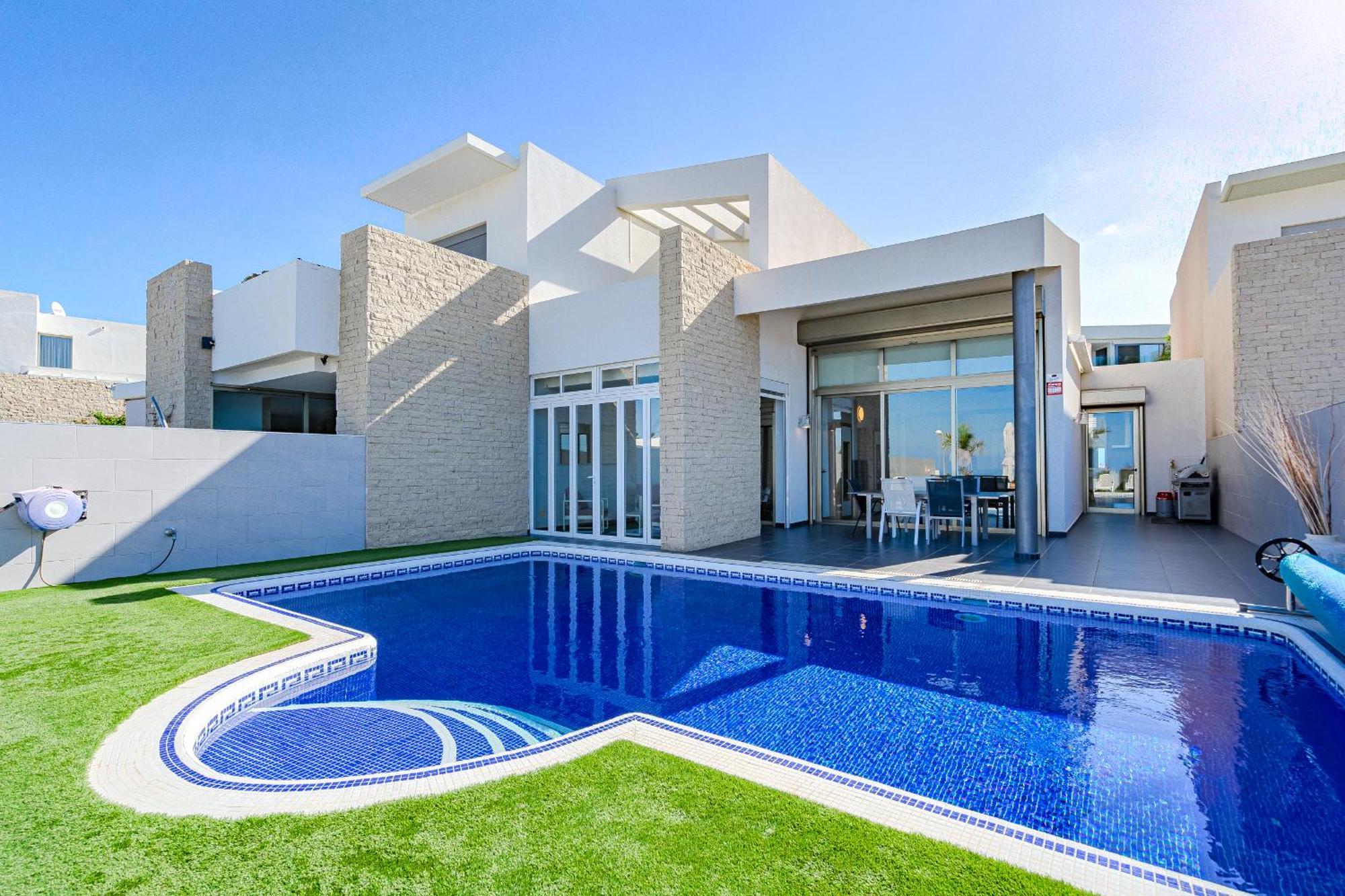 Elisabetta, Luxury With Heated Pool Ocean View In Adeje, Tenerife *
