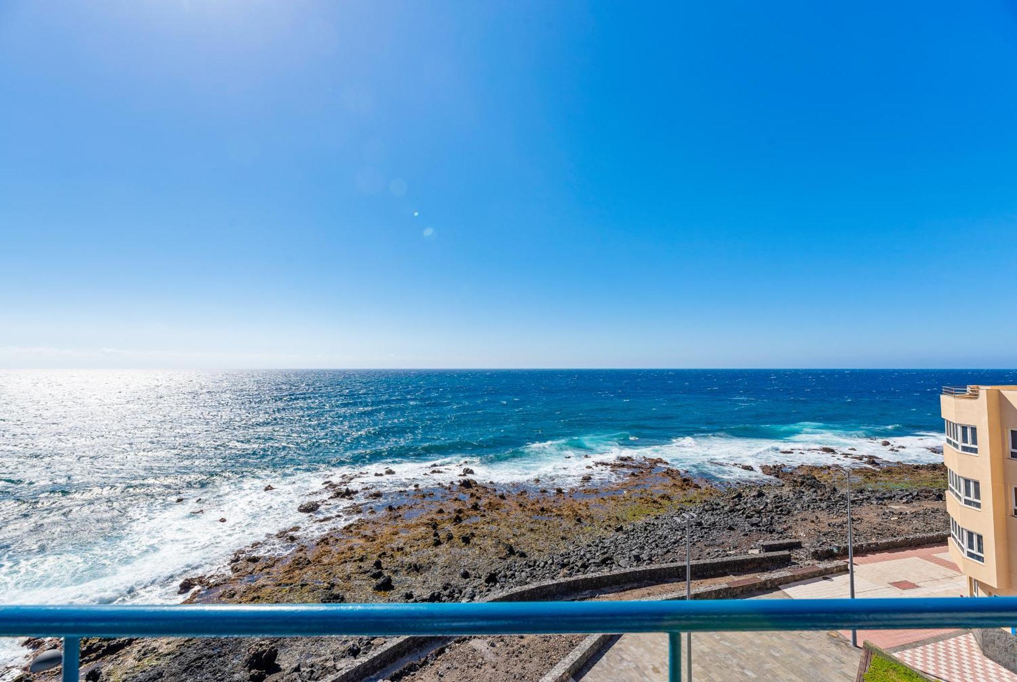 Сasa de vacaciones La Mar Loft With Hot Tub
