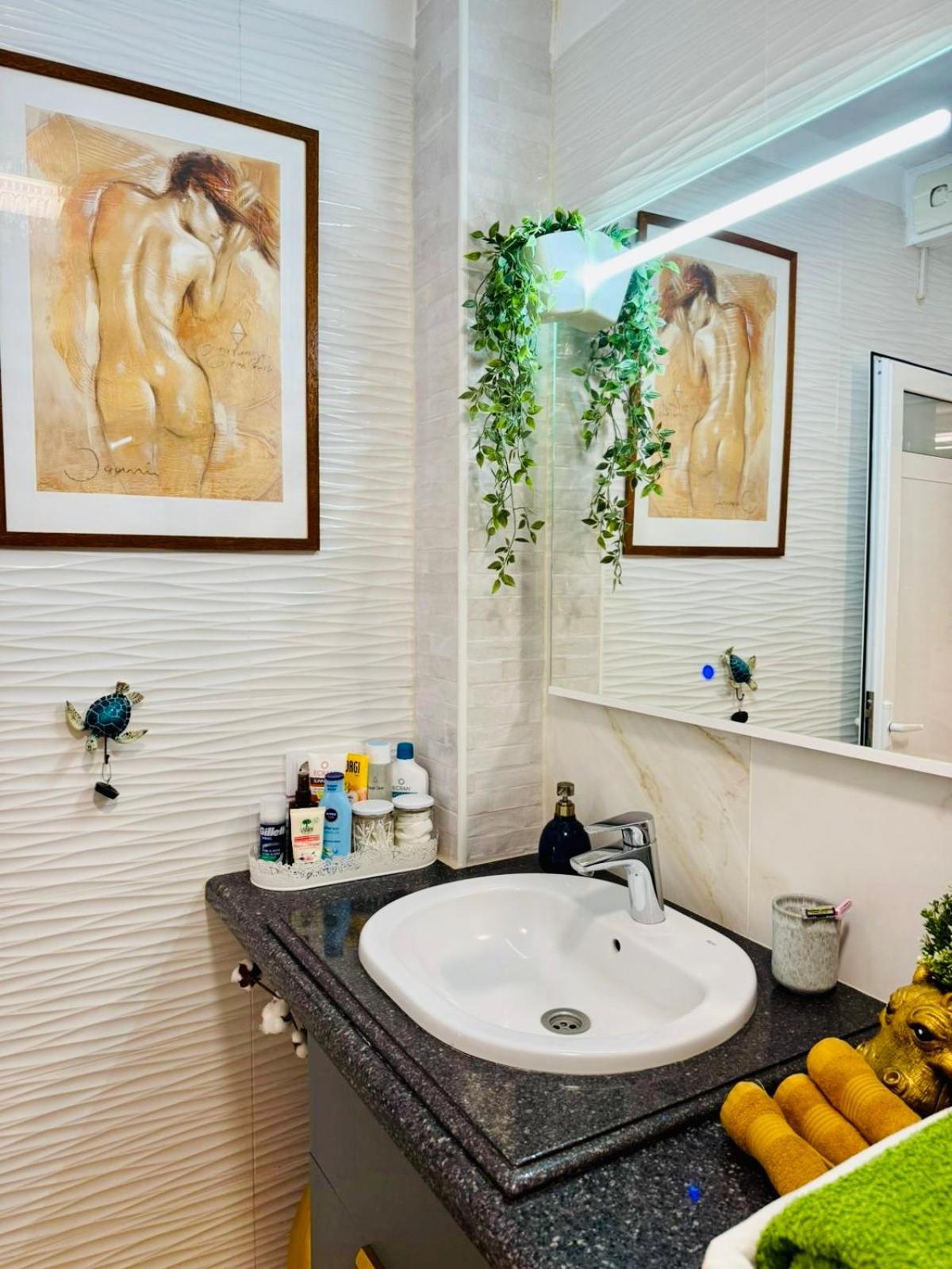 Apartment With Terrace And Pool, Cristianos