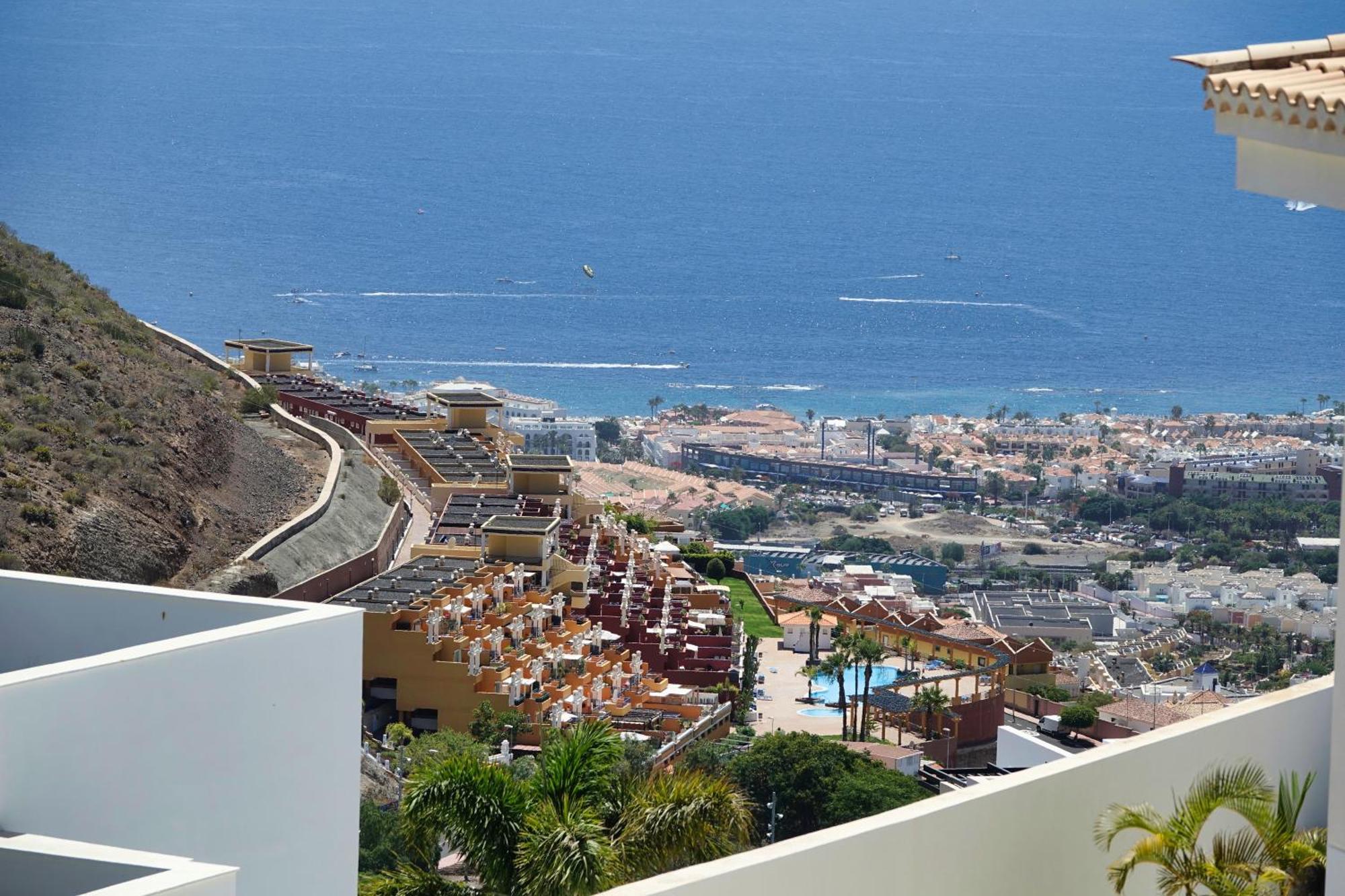 Happiness With Heated Swimming Pool Villa Costa Adeje (Tenerife)