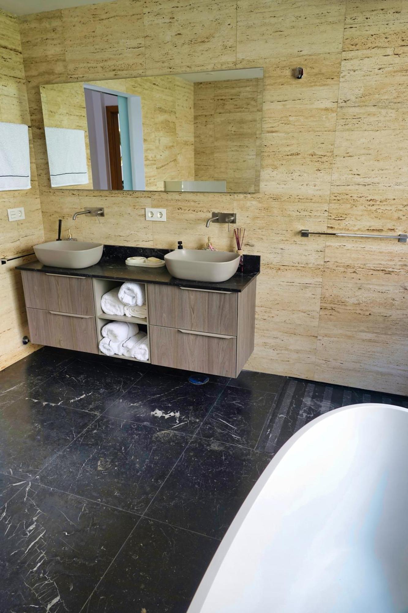 Villa Happiness With Heated Swimming Pool