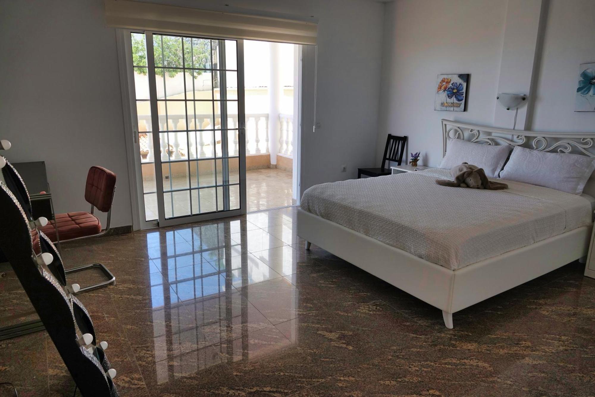 Villa Happiness With Heated Swimming Pool *