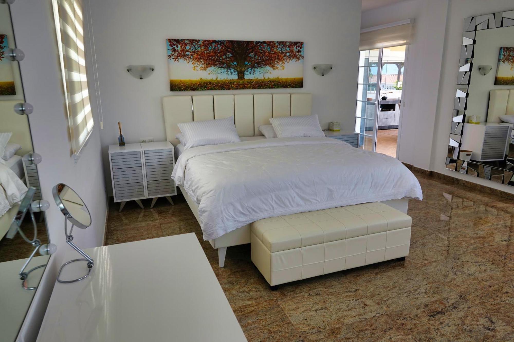 Villa Happiness With Heated Swimming Pool *