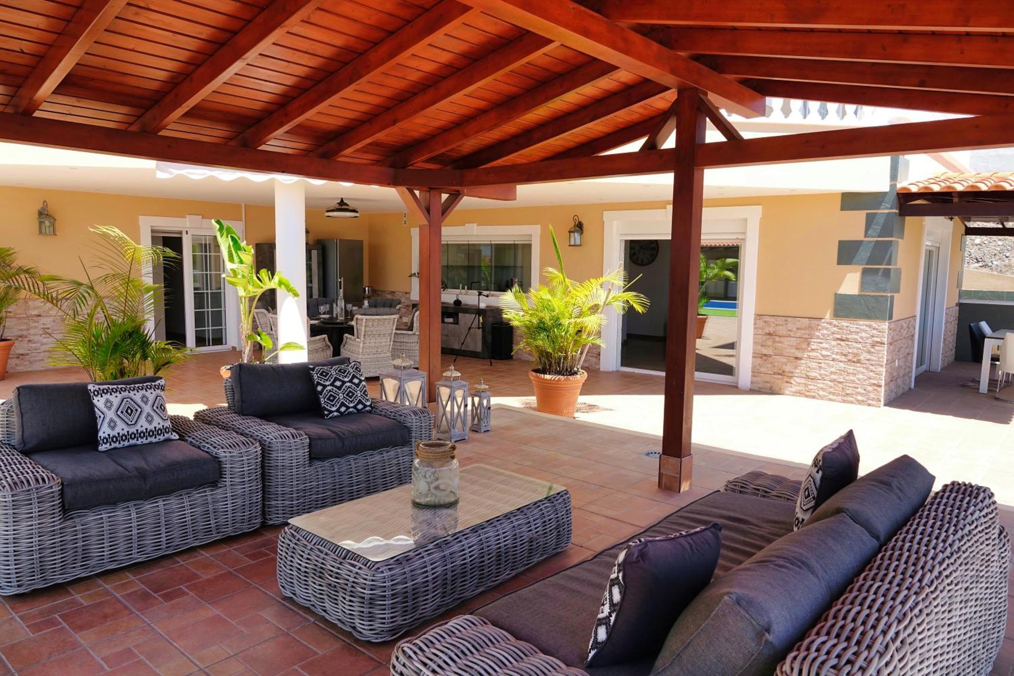 Villa Happiness With Heated Swimming Pool