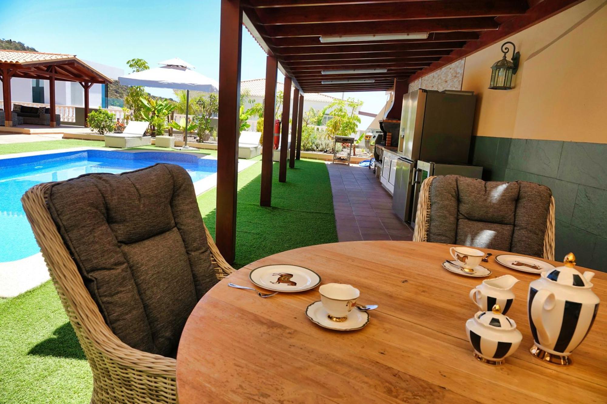 Villa Happiness With Heated Swimming Pool Costa Adeje (Tenerife)