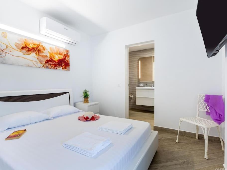 Stunning Mila In Madronal, Heated Pool Villa