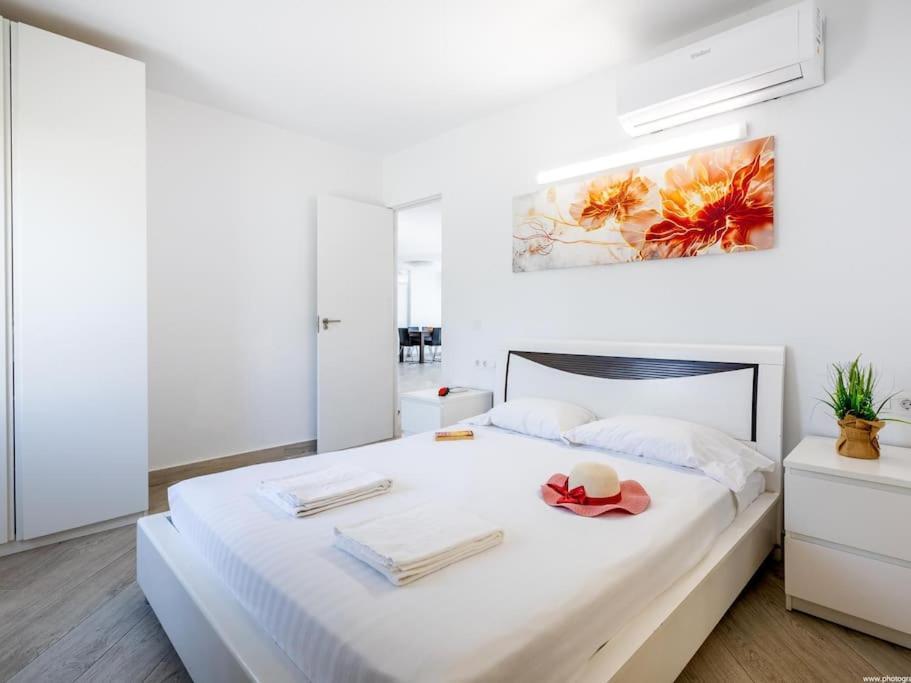 Stunning Mila In Madronal, Heated Pool Villa