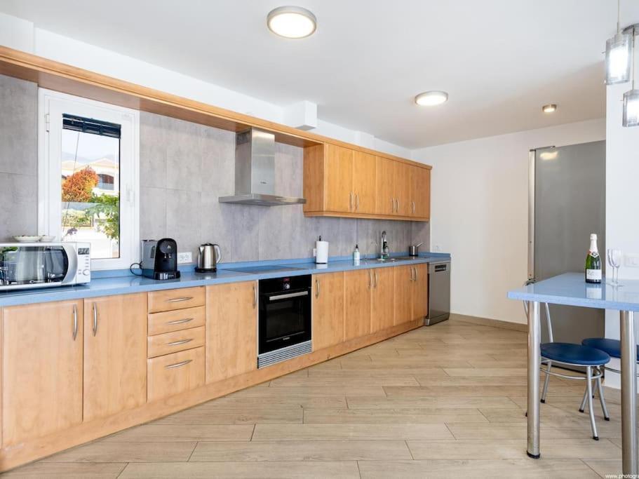 Villa Stunning Mila In Madronal, Heated Pool *
