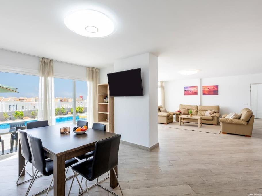 Villa Stunning Mila In Madronal, Heated Pool Costa Adeje (Tenerife)