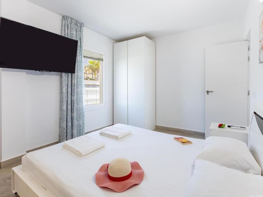 Stunning Mila In Madronal, Heated Pool Villa Costa Adeje (Tenerife)