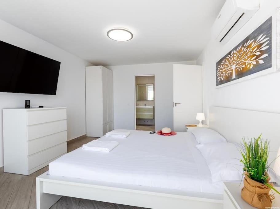 Villa Stunning Mila In Madronal, Heated Pool Costa Adeje (Tenerife)