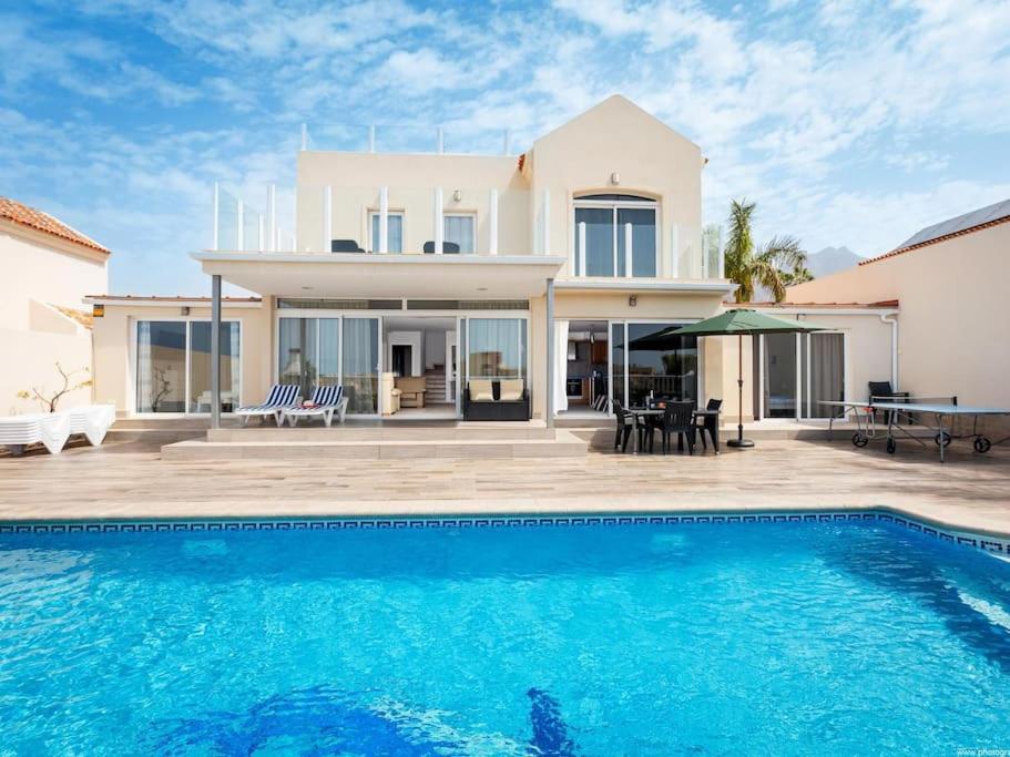 Villa Stunning Mila In Madronal, Heated Pool Costa Adeje (Tenerife)