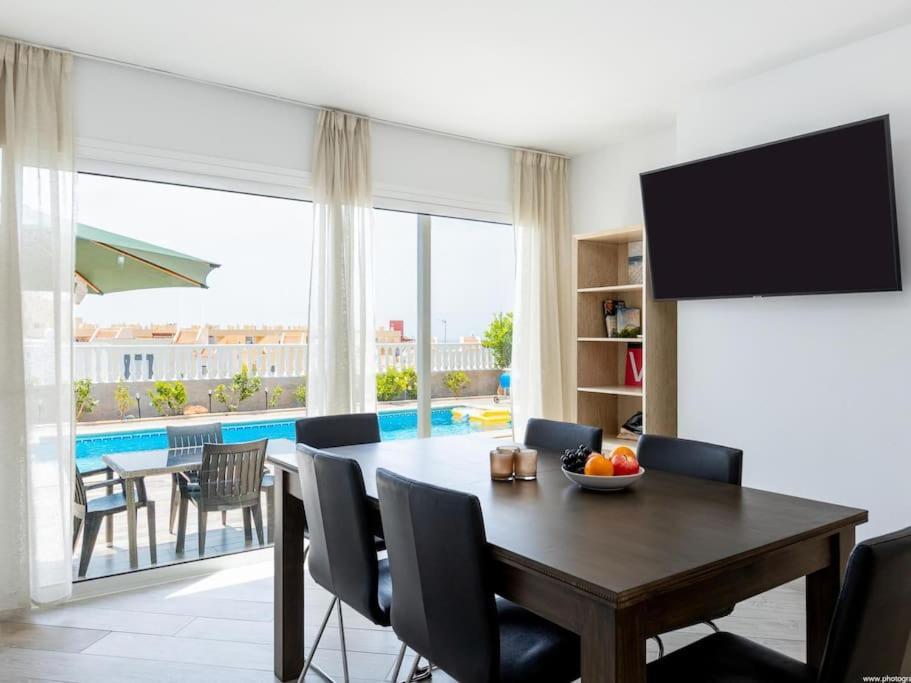 Villa Stunning Mila In Madronal, Heated Pool Costa Adeje (Tenerife)