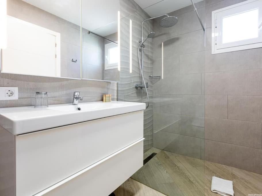 Villa Stunning Mila In Madronal, Heated Pool *