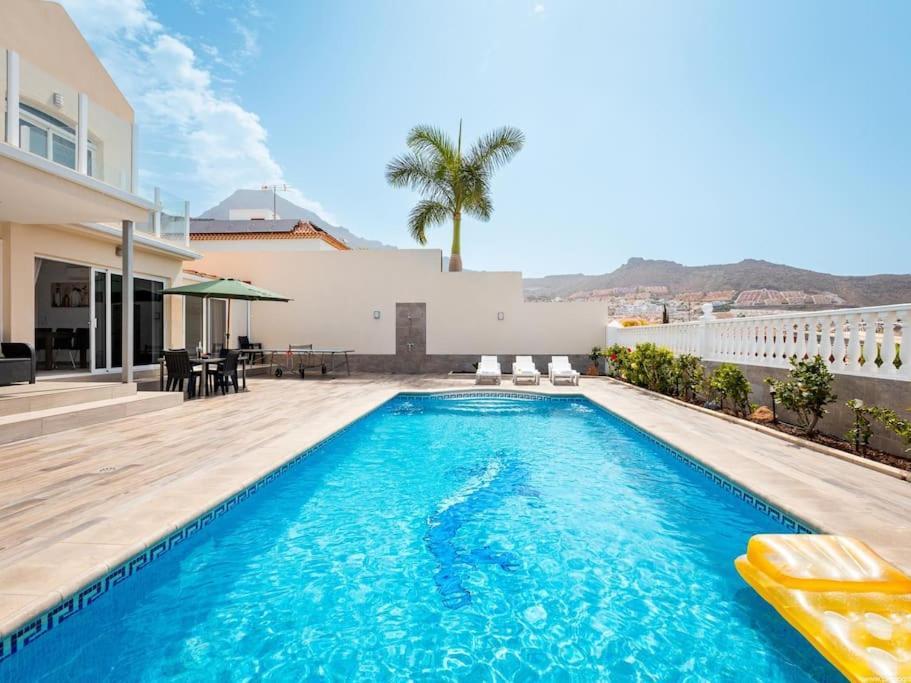Villa Stunning Mila In Madronal, Heated Pool Costa Adeje (Tenerife)