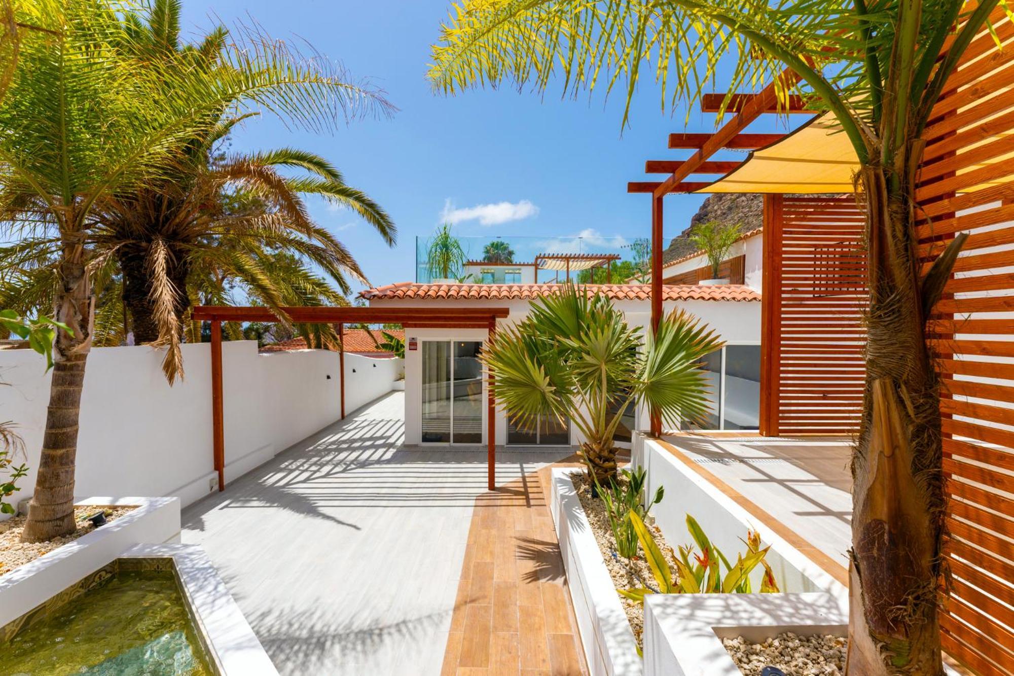 With Stunning Views And A Solarium In Arona