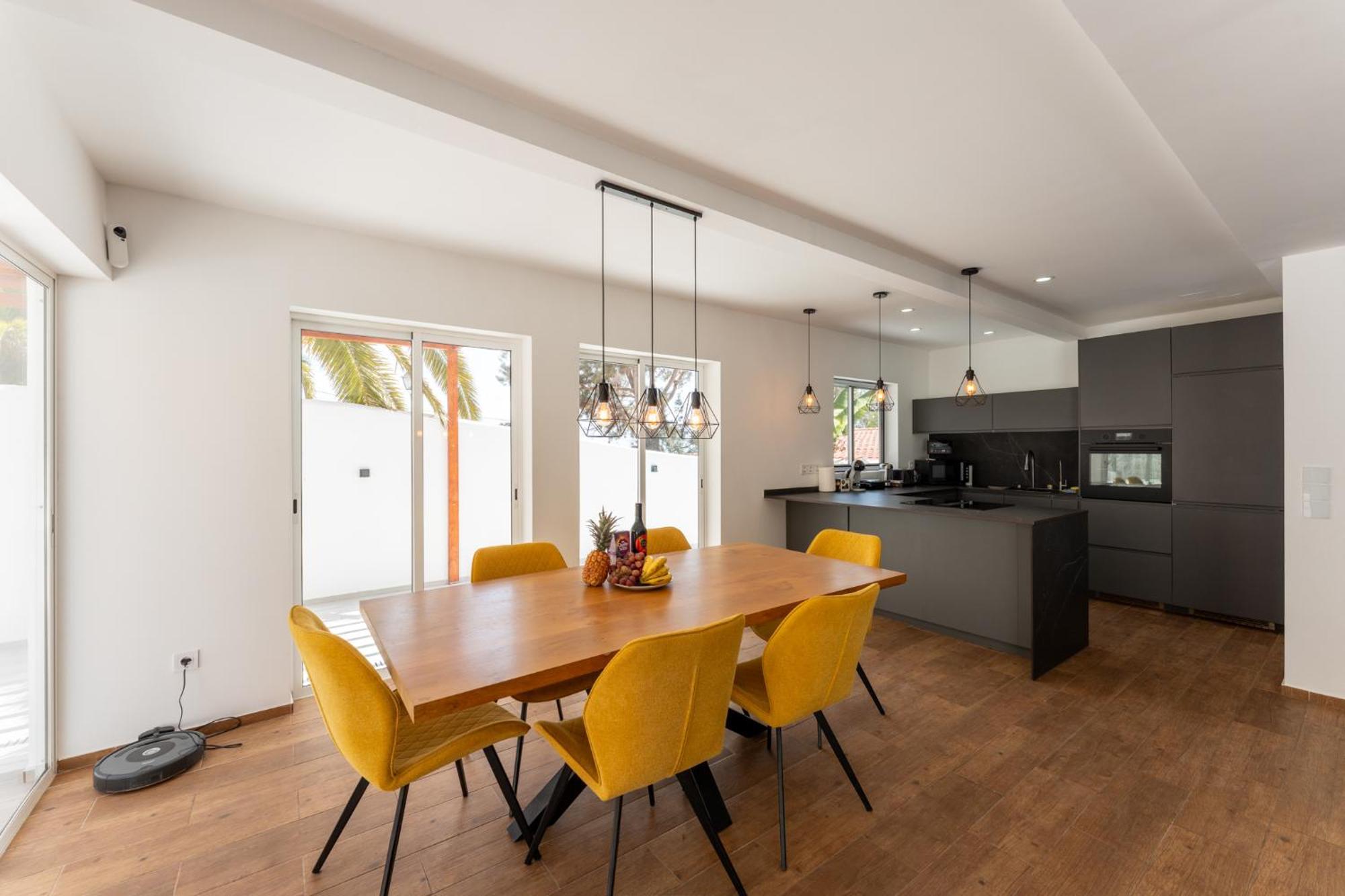 Villa With Stunning Views And A Solarium In Arona