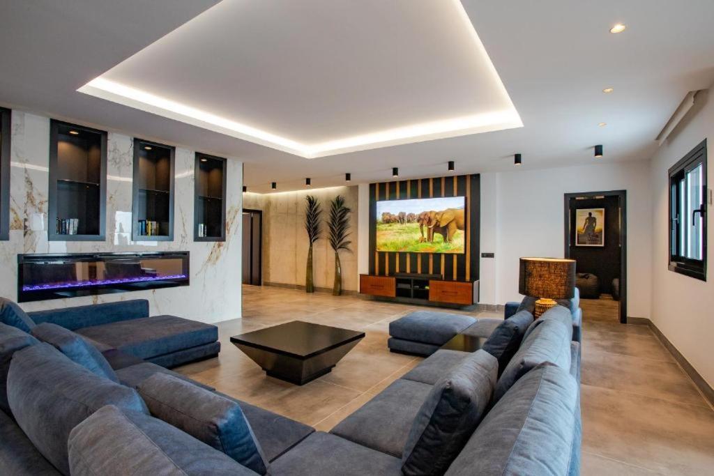 7 Bedroom - By Apricus Holidays * Costa Adeje (Tenerife)