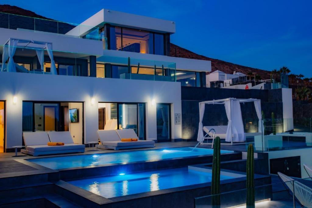 7 Bedroom - By Apricus Holidays Villa