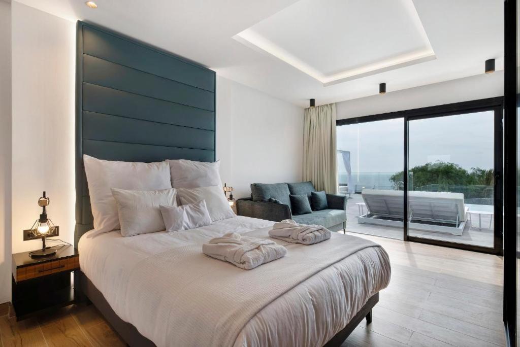 7 Bedroom - By Apricus Holidays *