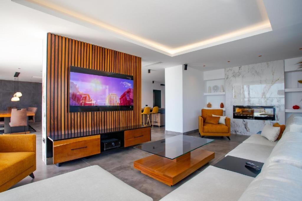 7 Bedroom - By Apricus Holidays