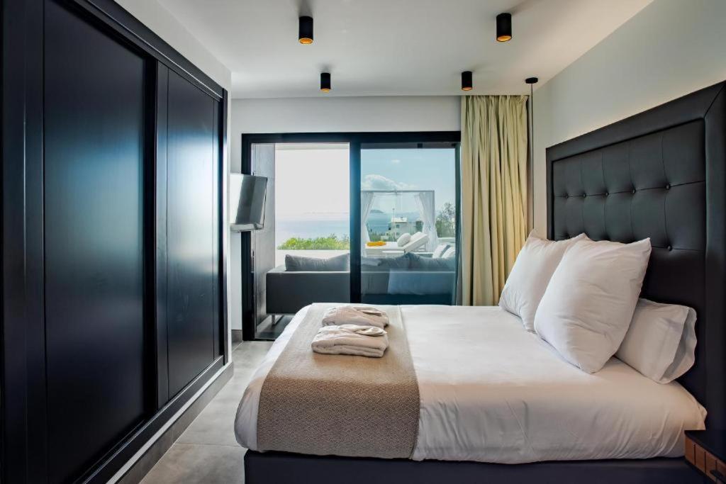 Villa 7 Bedroom - By Apricus Holidays