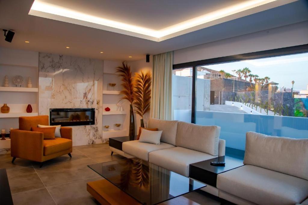Villa 7 Bedroom - By Apricus Holidays *