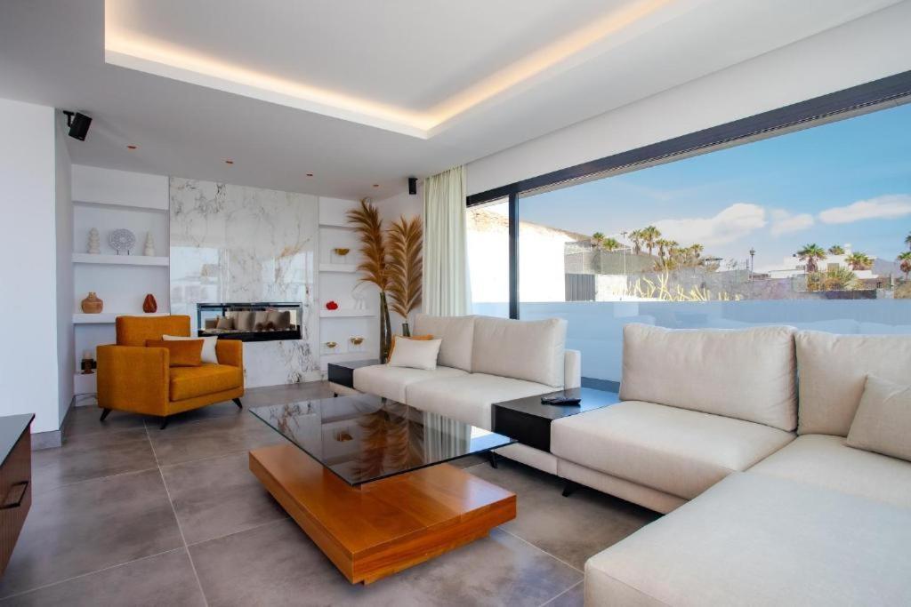 7 Bedroom - By Apricus Holidays *