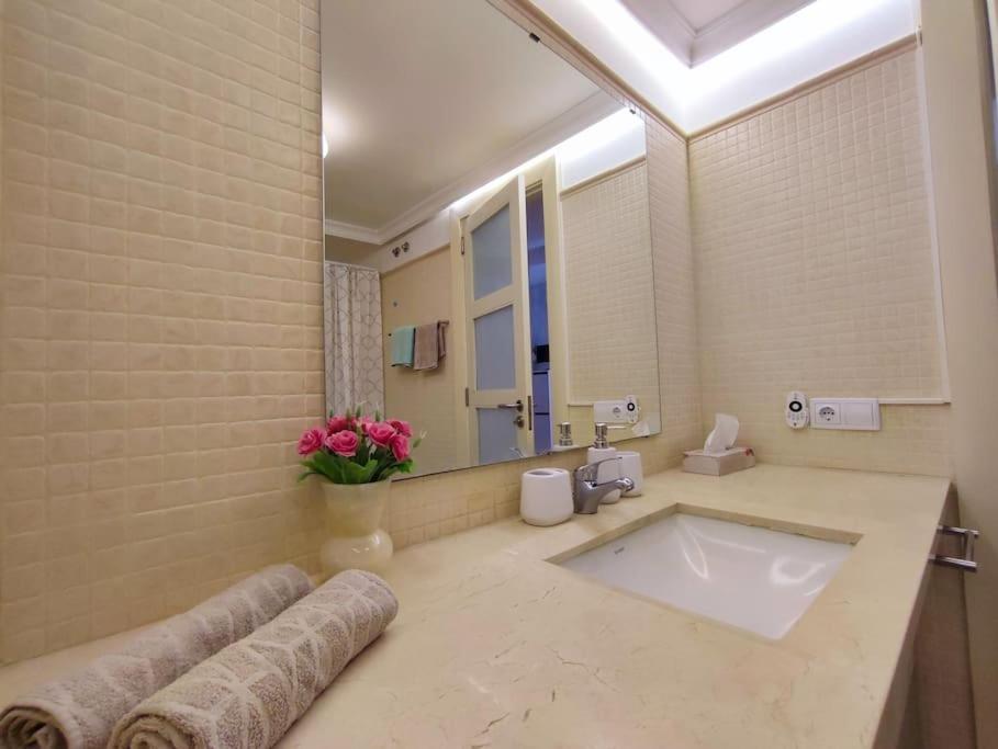 Apartment Balcon, Cosy One Bed With Aircon And Pool *