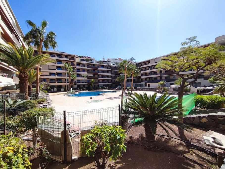 Balcon, Cosy One Bed With Aircon And Pool Apartment